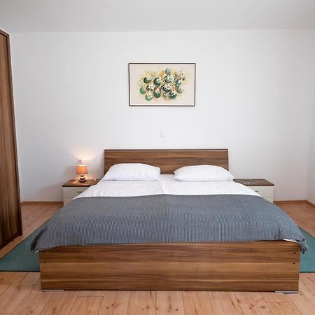Apartmani Suzana Klenovica Exteriör bild